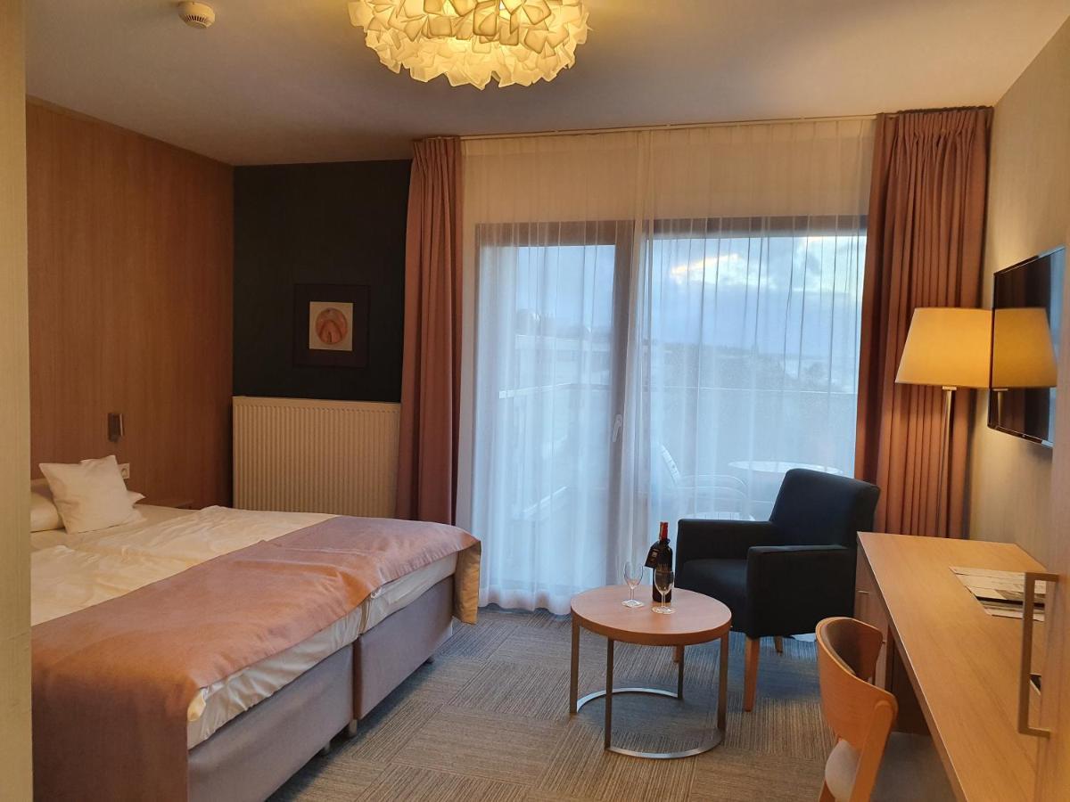 Doppelzimmer mit seitlichem Meerblick